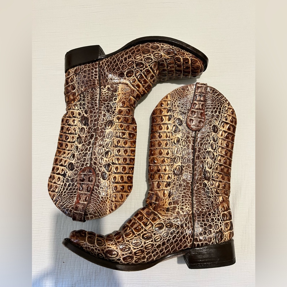 Men’s gator square toe cowboy boots, size 13.5. TTS